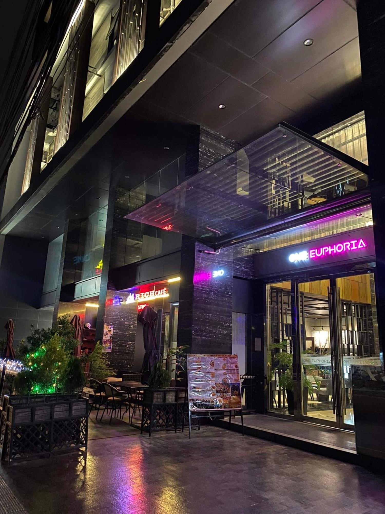 One Euphoria Prime Suite Hotel Angeles Exterior photo